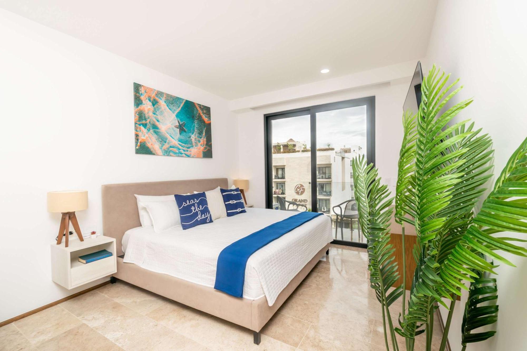 Casa de férias Chic Studio, Oceanview Roof Pool, Balcony, Gym *