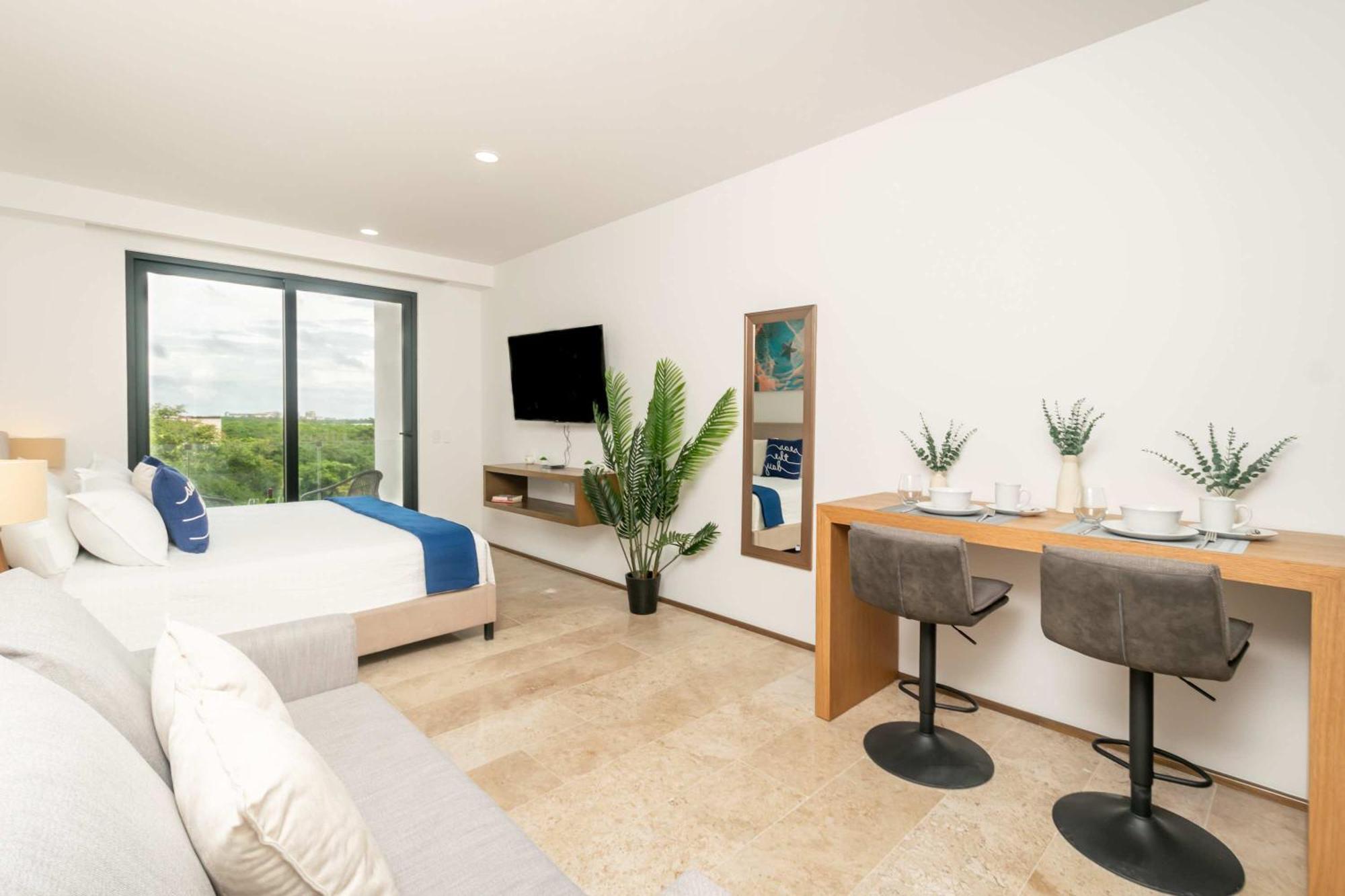 Chic Studio, Oceanview Roof Pool, Balcony, Gym *