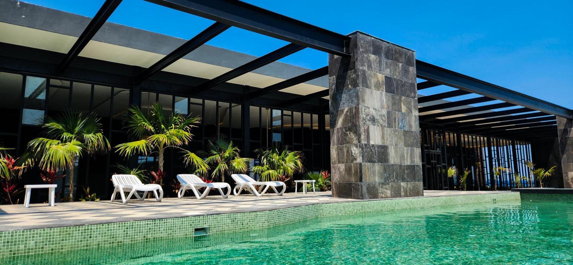 Seascape Near The With A Sea-view Rooftop And Infinity Pool Apartment