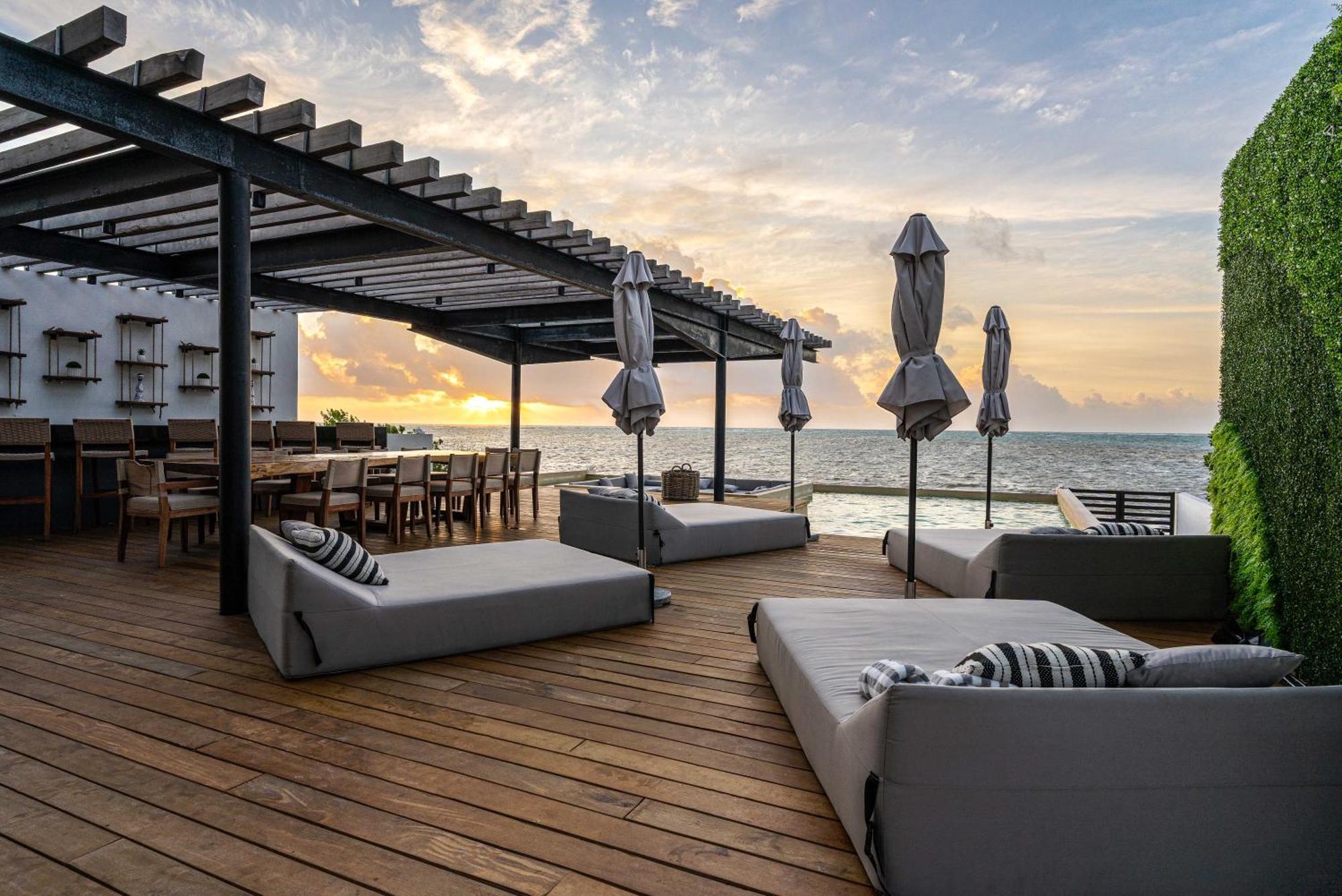 Beachfront Luxury With Pool With Private Cooker & Staff Puerto Morelos