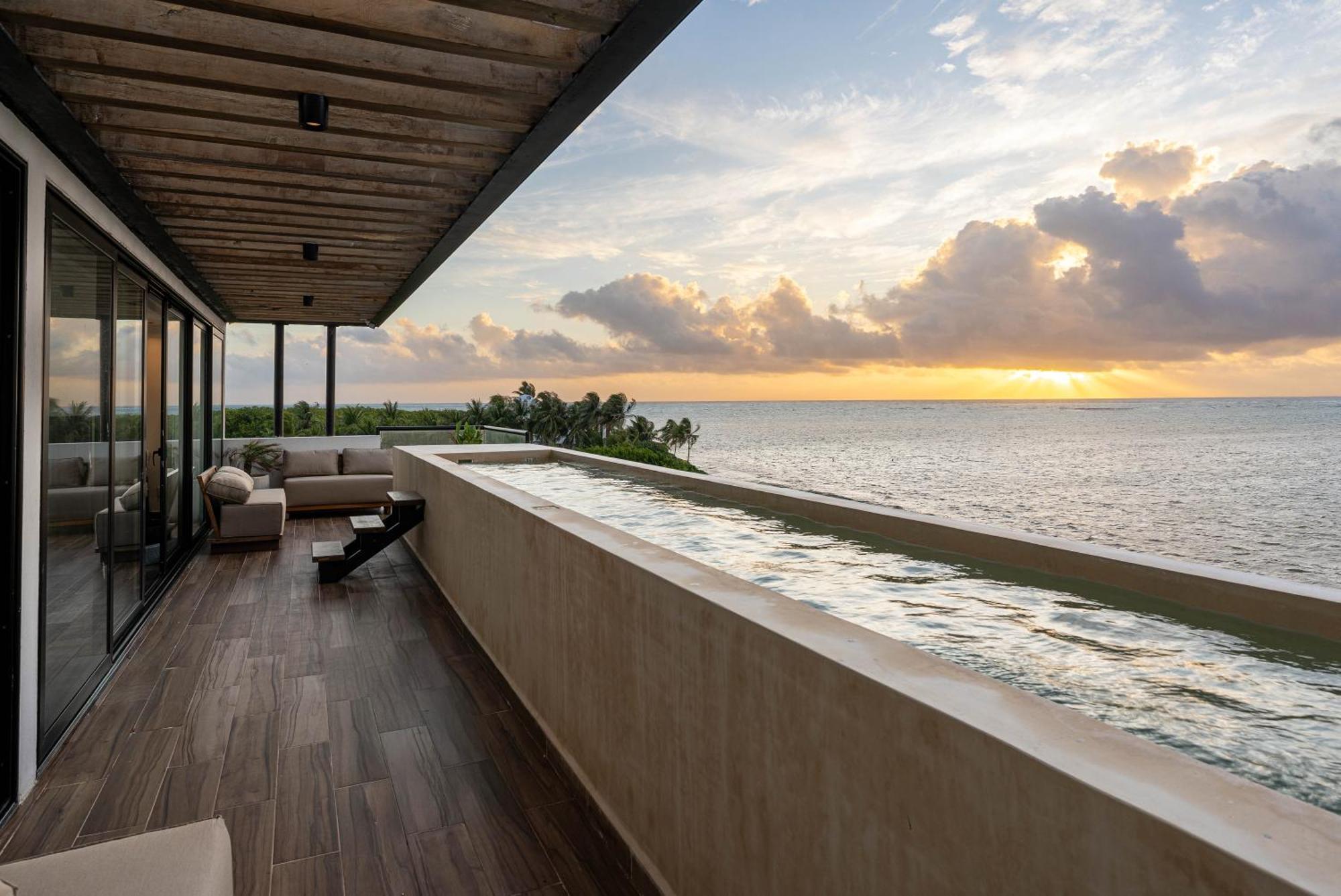 Beachfront Luxury With Pool With Private Cooker & Staff Villa Puerto Morelos