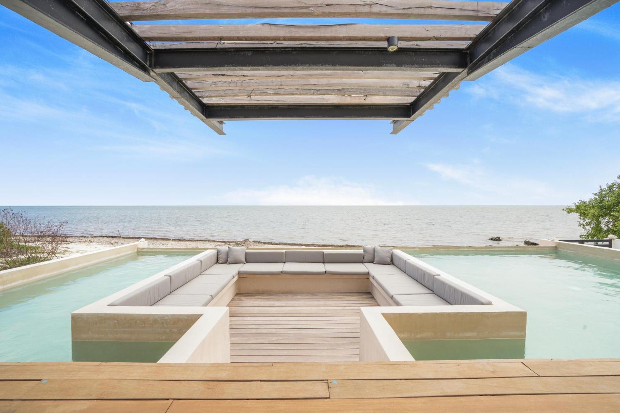 Beachfront Luxury With Pool With Private Cooker & Staff Villa Puerto Morelos