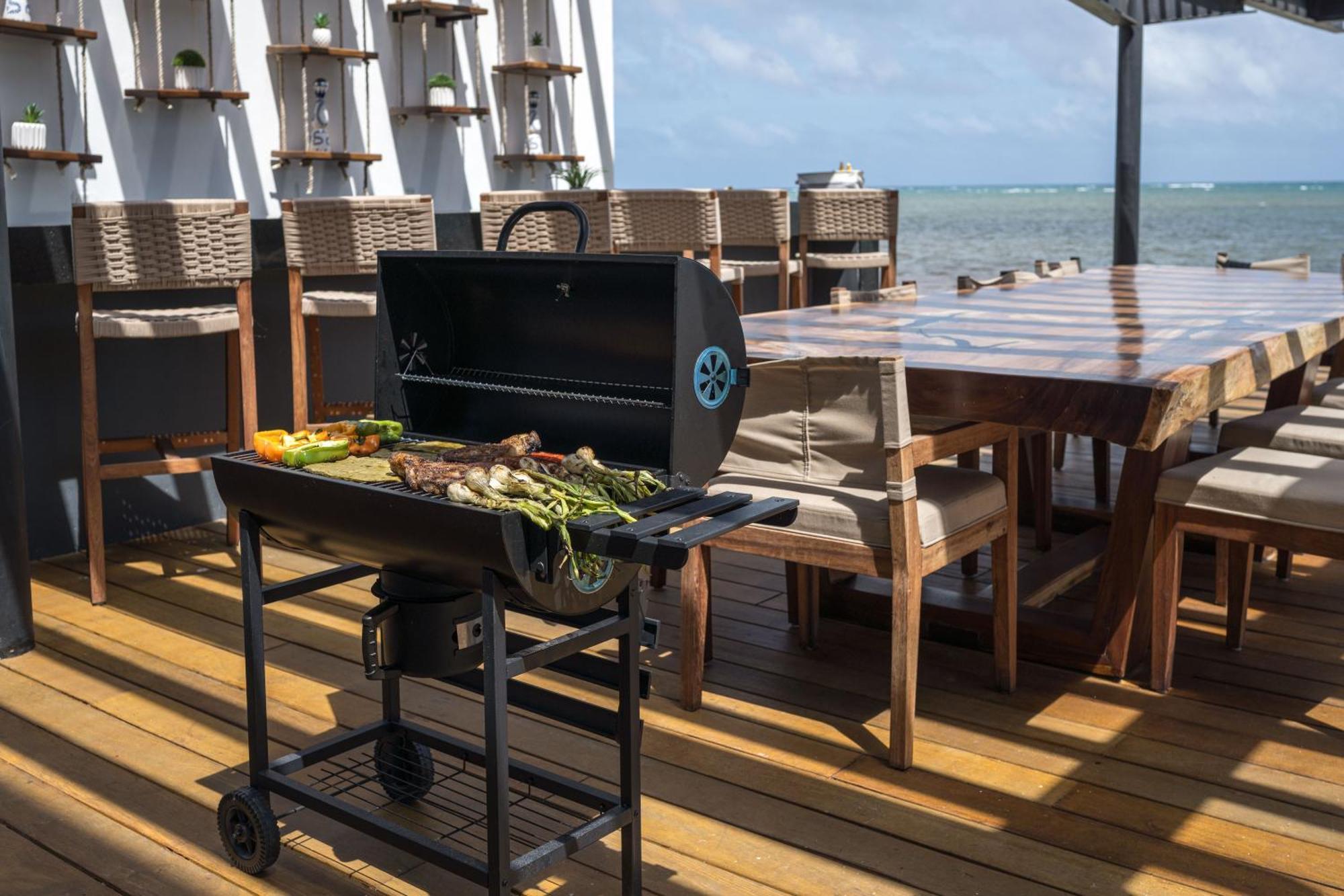 Villa Beachfront Luxury With Pool With Private Cooker & Staff