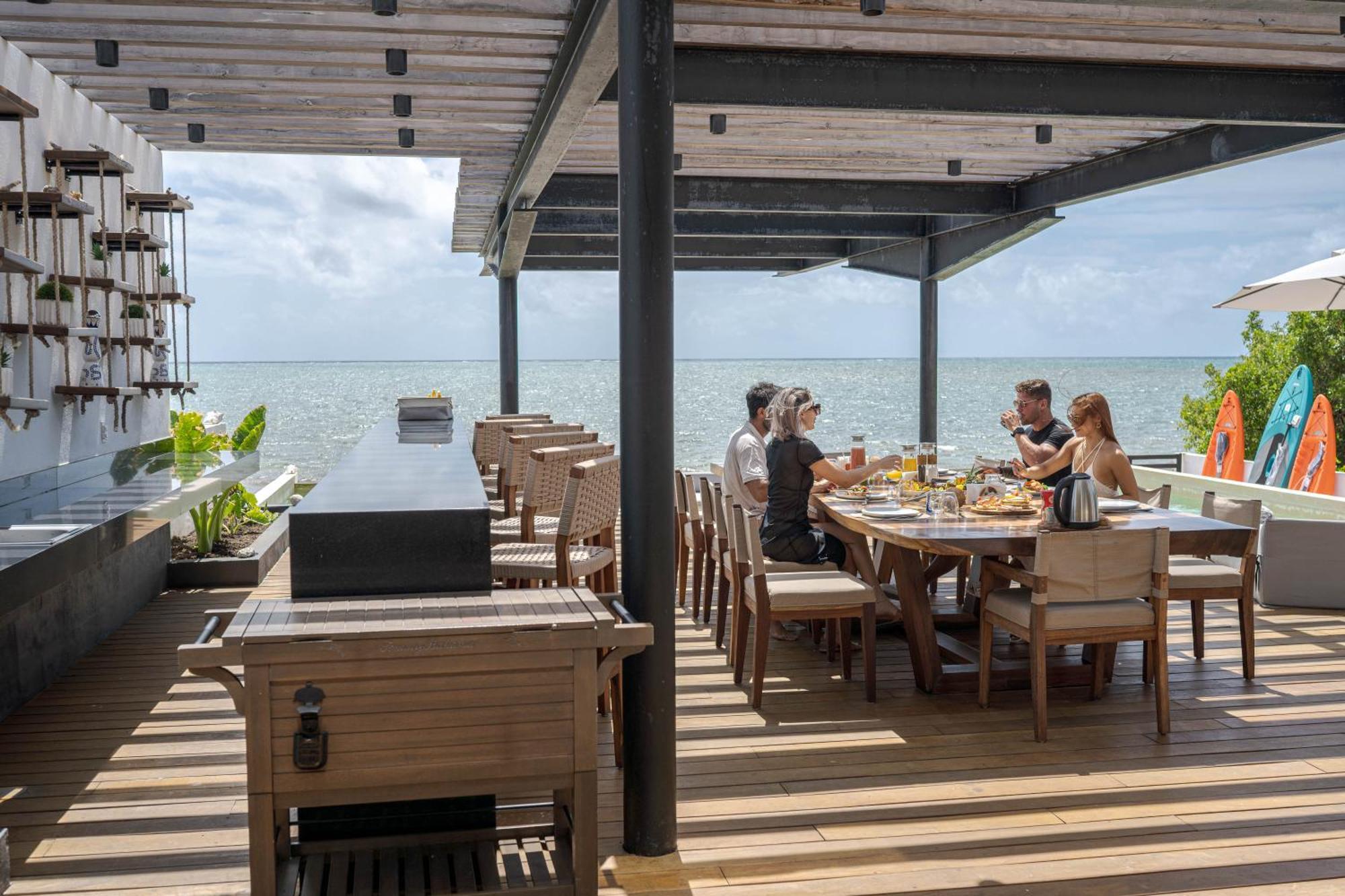 Villa Beachfront Luxury With Pool With Private Cooker & Staff