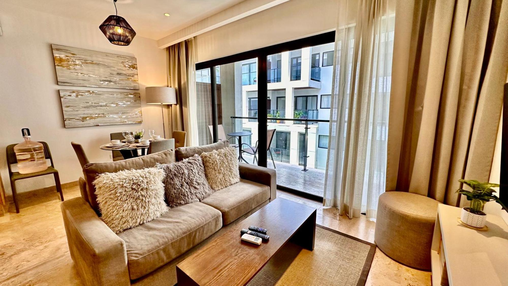 Ipana Luxury