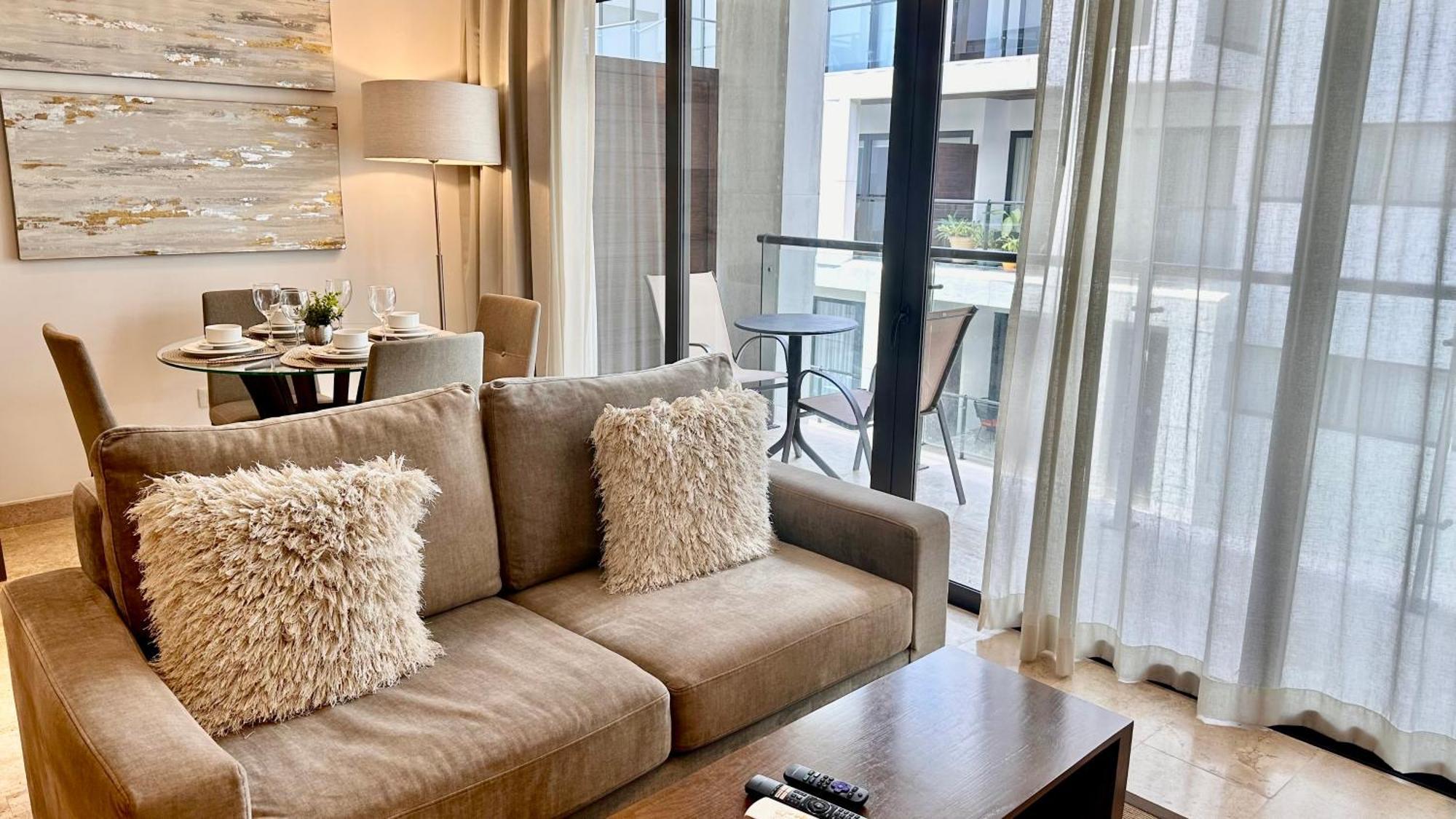 Ipana Luxury