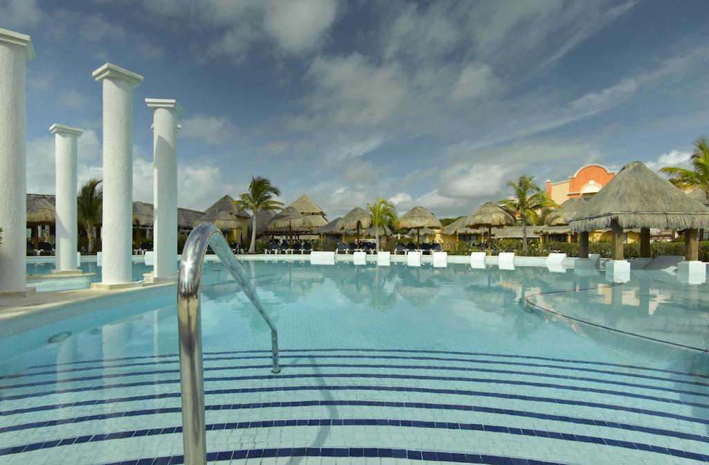 Resort Grand Palladium White &