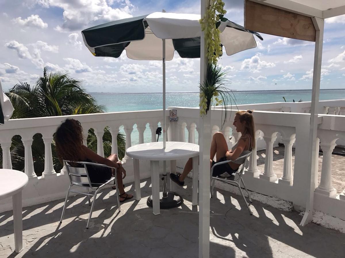 La Isla Playa Hostal