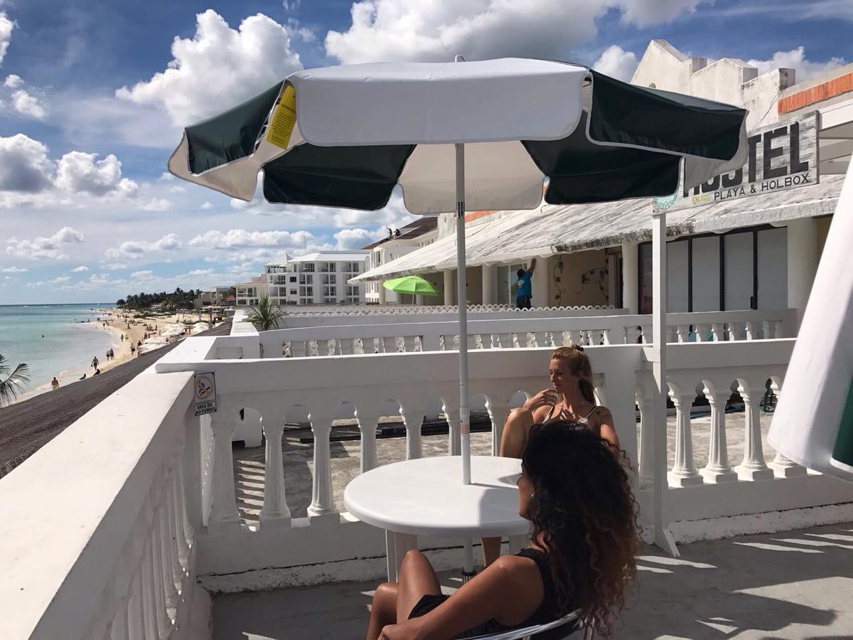 La Isla Playa Hostal *