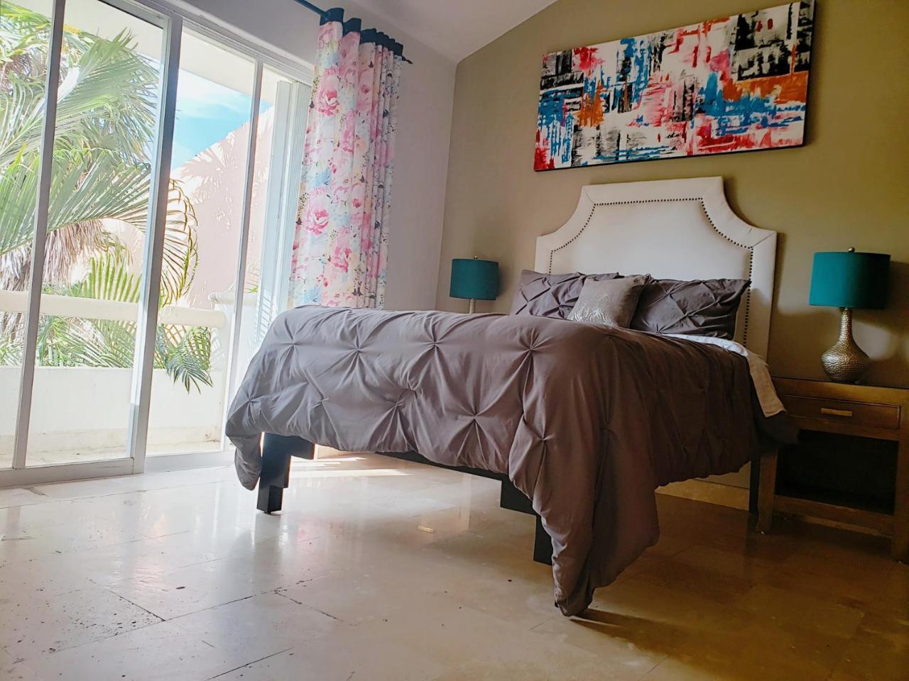 Bed and breakfast Susana Beach Front House *