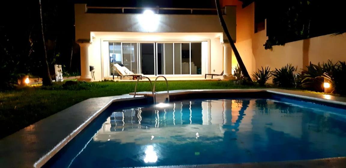 Bed and breakfast Susana Beach Front House