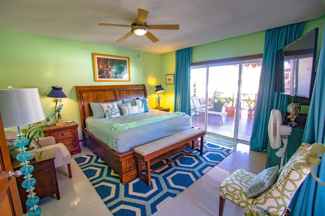 Penthouse Wayak 302 - Luxury, Private Pool, Maid Service, High End Art - At Quadra Alea