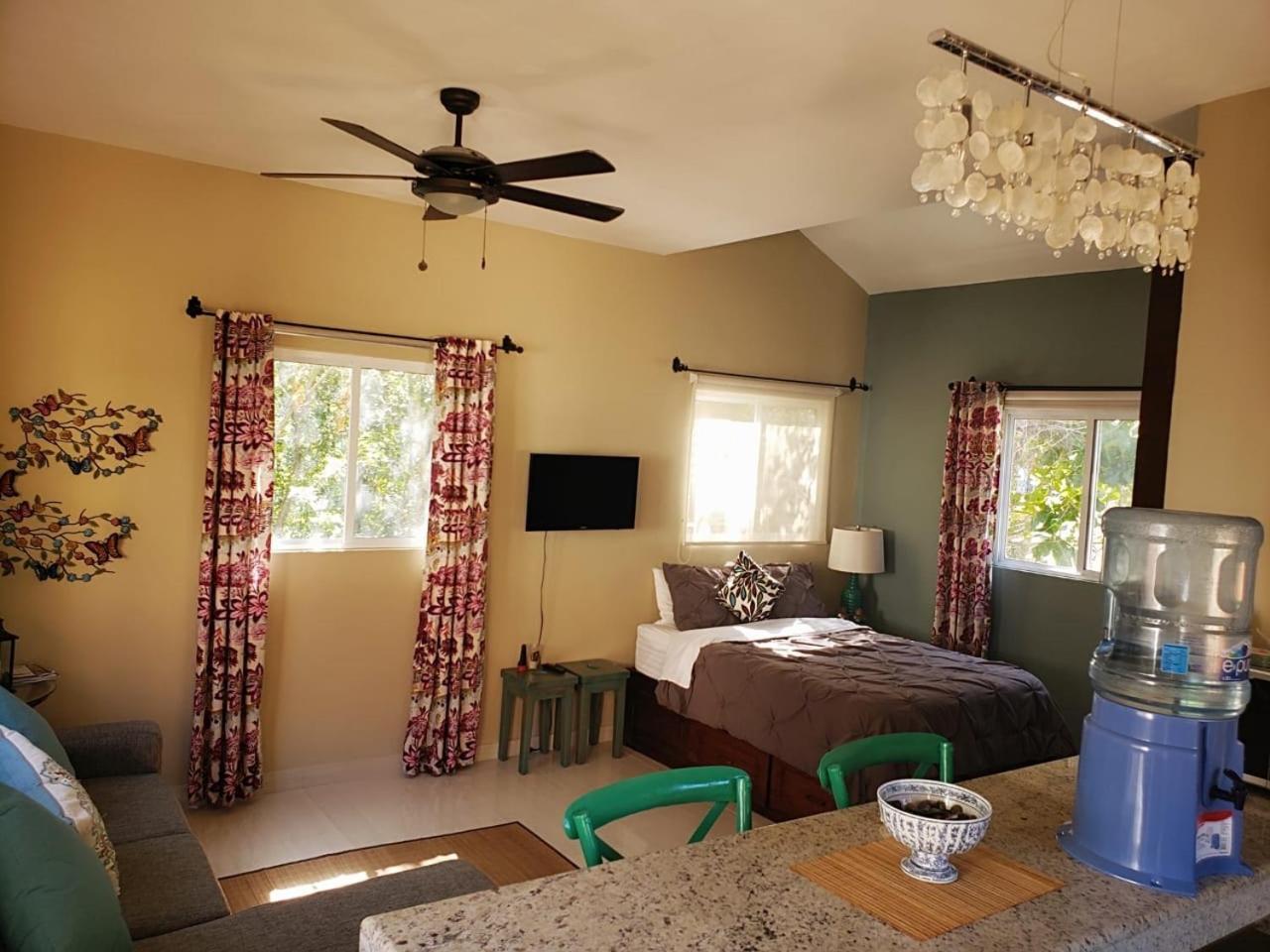 Susana Beach Front House *