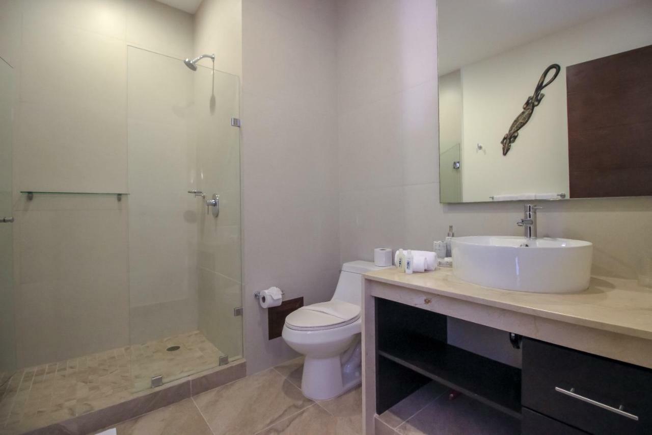 Fantastic With Balcony, High Speed Internet, Pool Facilities In Akumal