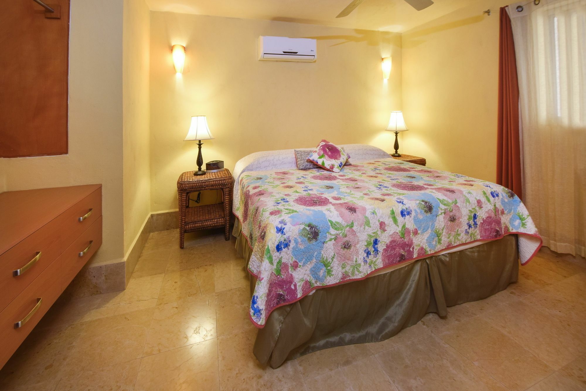 Ocean Plaza 5a Apartment *