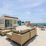 Stunning Marea With Stellar Oceanview Rooftop Pool!