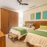 Beachfront Apartment Coral Vista