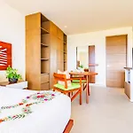 Santamar By Tao Beach Condos With Pool & Walk To Ocean