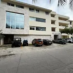 Ground Floor Paradise With Marina View And Pool Paddleboard Included