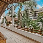 La Buena Vida Suites (Adults Only)