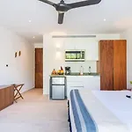 Central Park Lagunas - Luxury Modern Condo With Kitchen