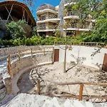 Jacuzzi Retreat Sunrise Haven