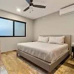 Modern 1 Bedroom Apartment With Luxury Amenities At Paramar Black By Waves