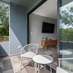 Modern 1 Bedroom Apartment With Luxury Amenities At Paramar Black By Waves