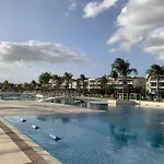 Luxury Apartment At Blue Ocean Resort Mareazul