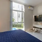 Riviera Towers 211