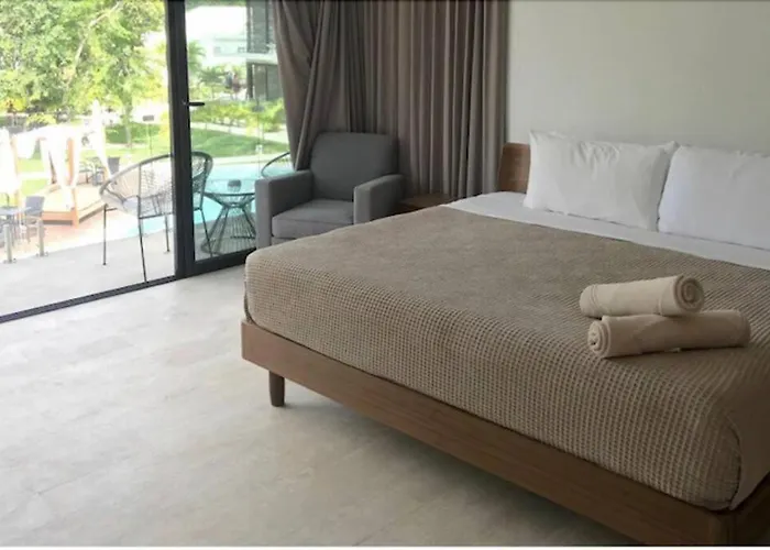 Free Shuttle To This Great Apartment And Condo!