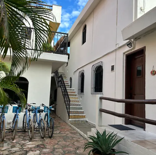 La Buena Vida Suites (Adults Only)