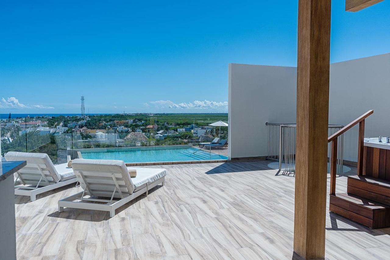 The Fives Oceanfront Puerto Morelos