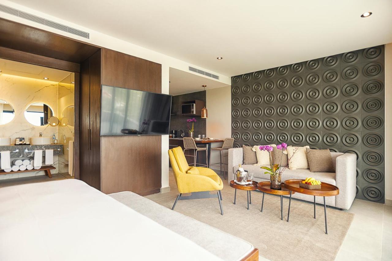 The Fives Oceanfront Puerto Morelos