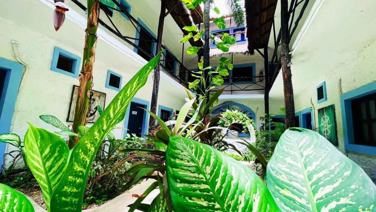 Luna Maya Hotel