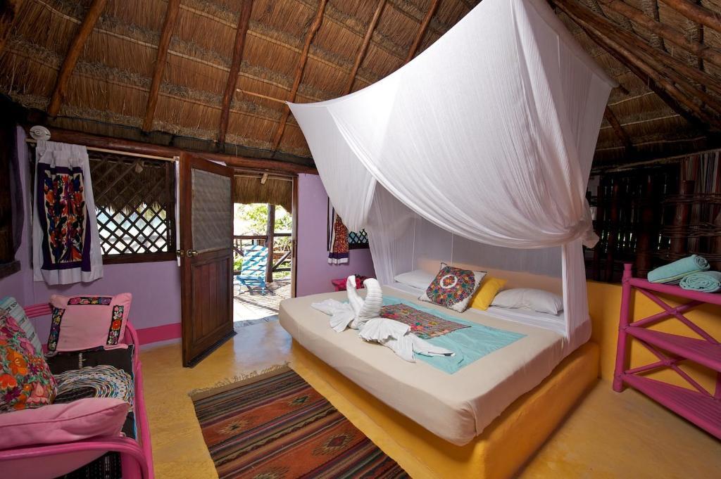 Hemingway Romantic Eco Hotel 4*