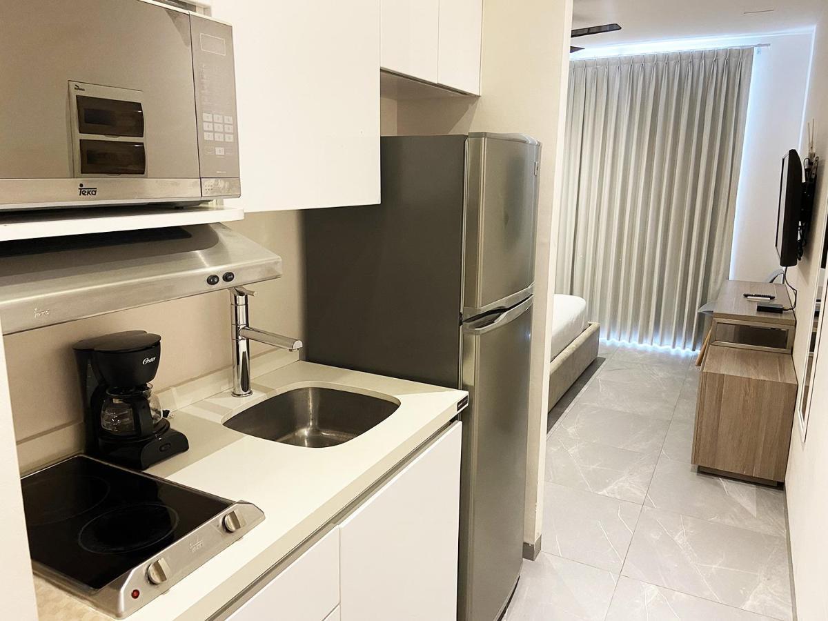 W/rooftop Pool Only 2 Mins From The Apartment Playa del Carmen