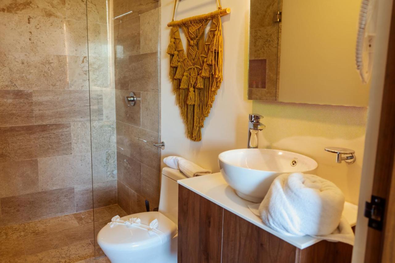 2br With Fast Wifi Free Bikes, Rooftop, Pool, And Gym Apartment