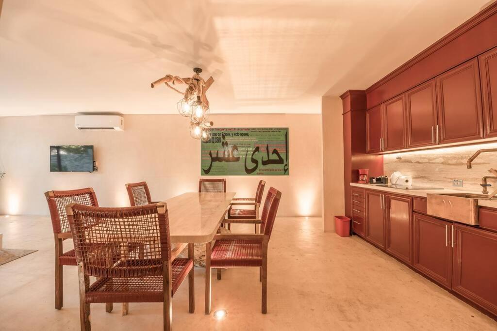 Holiday home Retreat-3br Luxury Condo-private Pool *