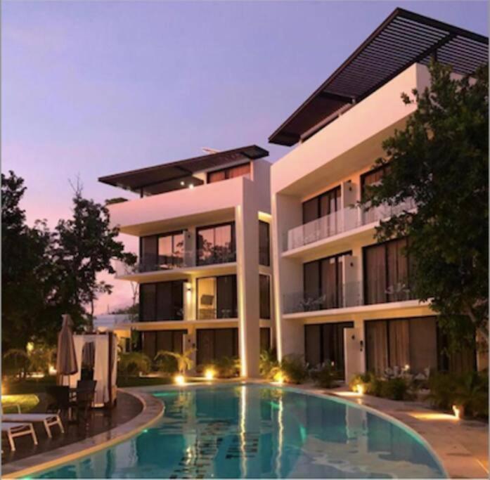 Free Shuttle To This Great And Condo! Apartment Tulum