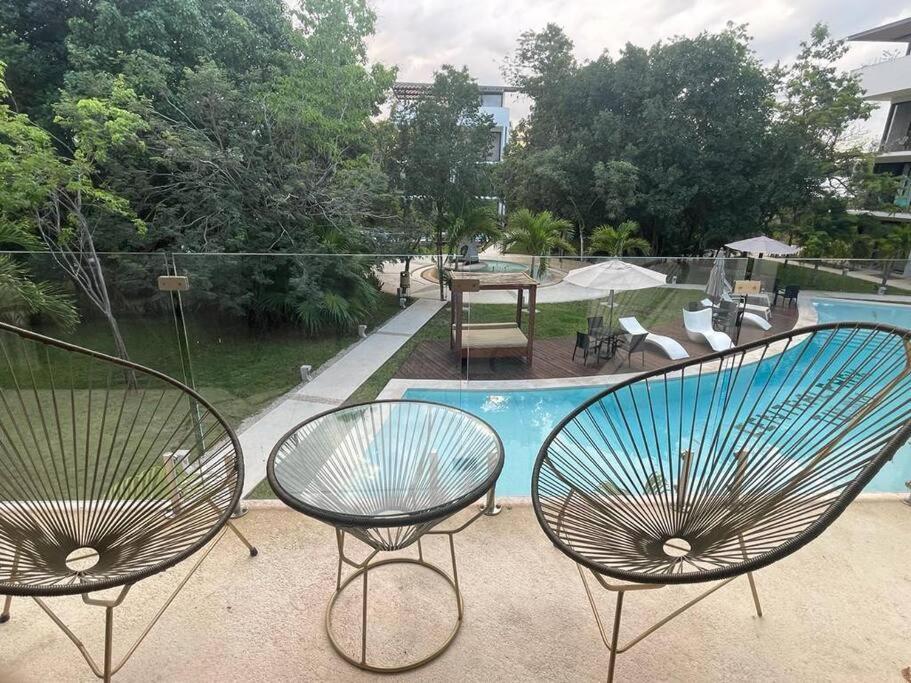 Free Shuttle To This Great And Condo! Apartment