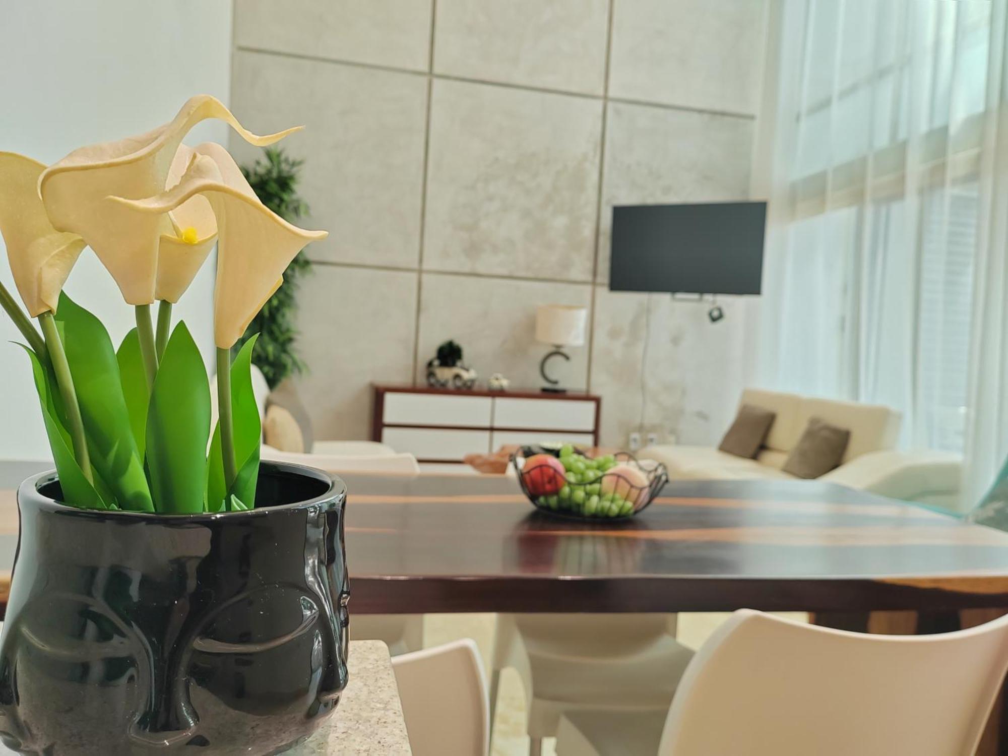 Apartment Luxurious & In Playa Steps From The *