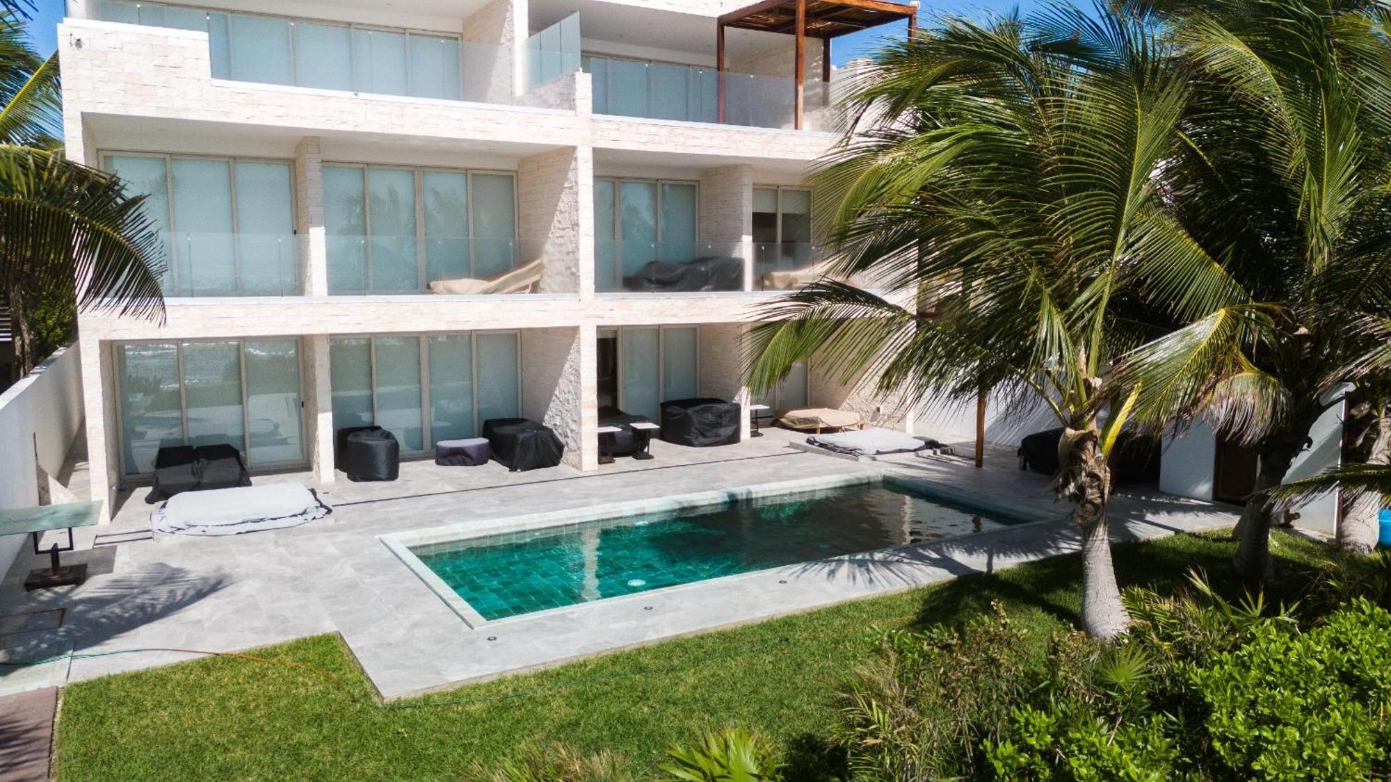 Beachfront Coral Vista Apartment *