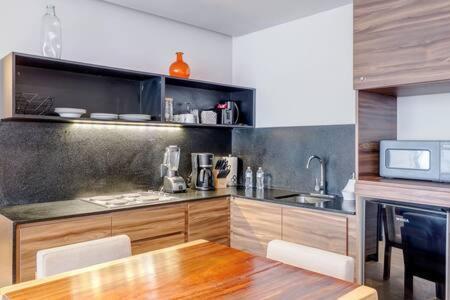Oceanview Roof Pool With Speakeasy Cafe And Gym Parking *