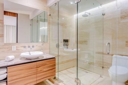 Oceanview Roof Pool With Speakeasy Cafe And Gym Parking * Playa del Carmen
