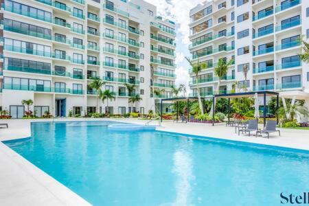 New Complex Style With Amenities Near Downtown 7min