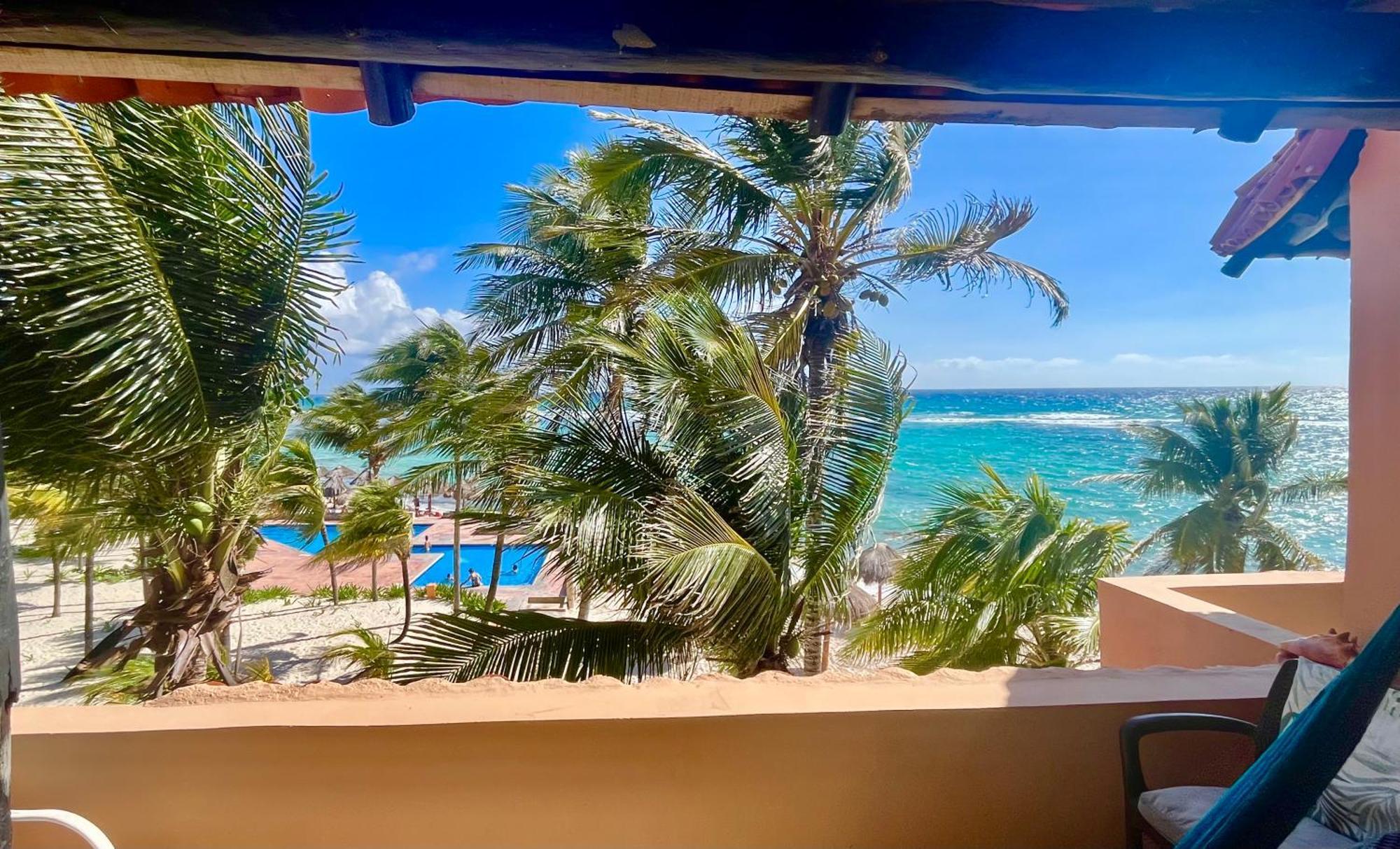 Beachfront Hammock Heaven Apartment *