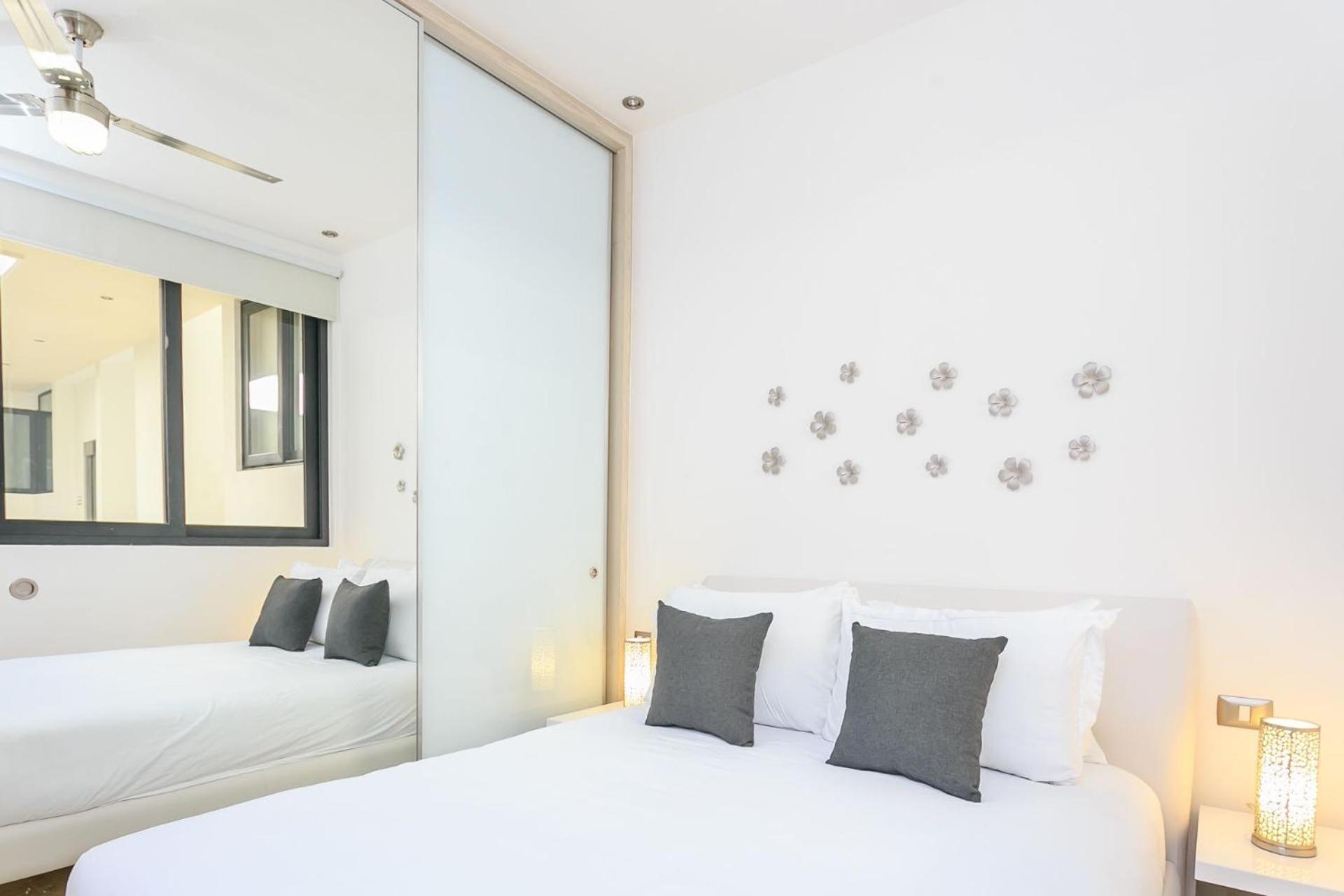 Menesse-2Bedrooms-Perfectspot Steps To The Ocean Apartment *