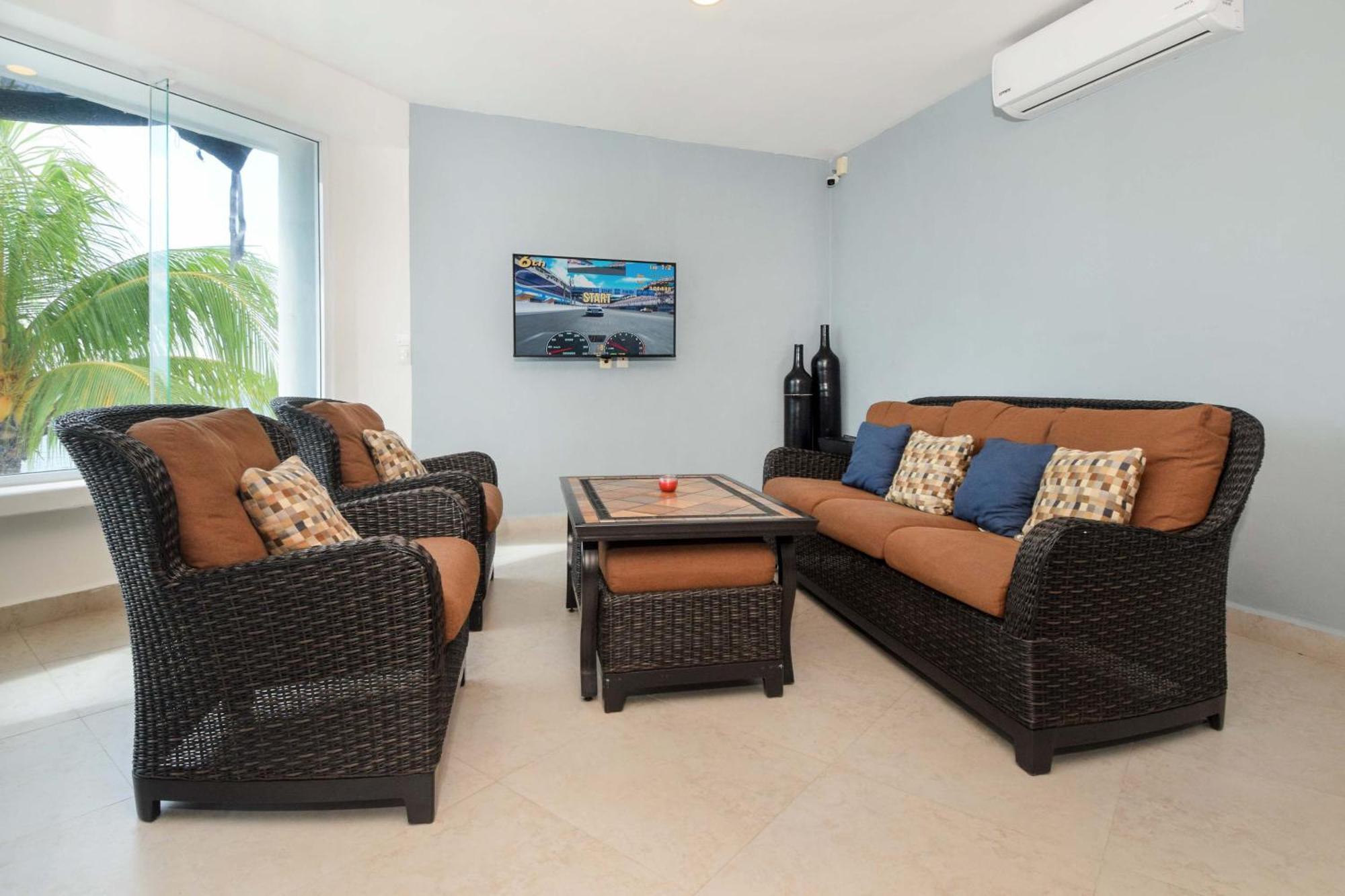 Oceanfront Oasis At Peninsula Grand Casa de férias