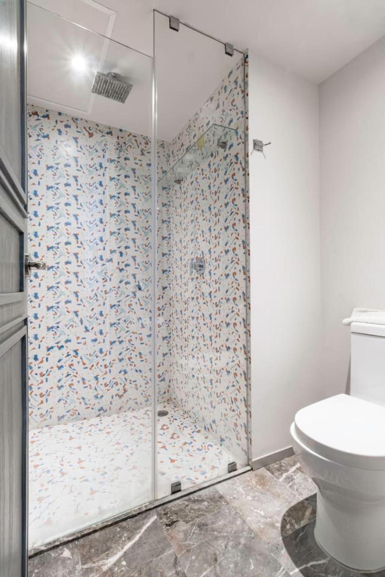 Excellent Location 1br Downtown, 1min *